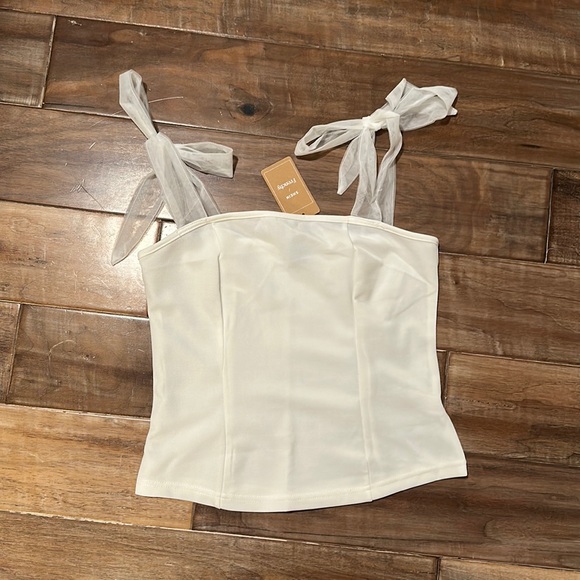 Fitted Tie Top - Picture 2 of 5